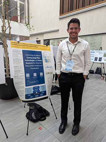 Carlos Erazo Ramirez presenting a poster